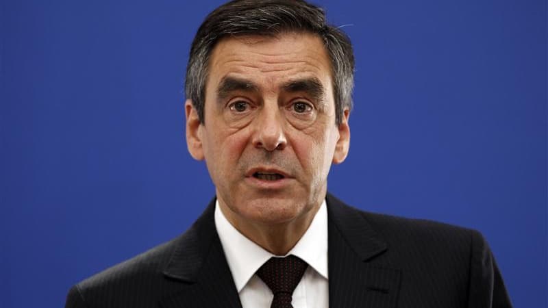 François Fillon a lancé la compétition pour la présidence de l'UMP en se déclarant le premier, une stratégie dictée officiellement par la volonté de s'opposer à la "politique inconséquente" du nouveau pouvoir socialiste mais surtout de bousculer son rival