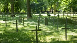 Le cimetière de Saint-Laurent-Blangy (Pas-de-Calais) a été créé au début des années 1920 pour rassembler les restes des soldats allemands ayant combattu dans le sud d'Arras lors de la Première Guerre mondiale. 