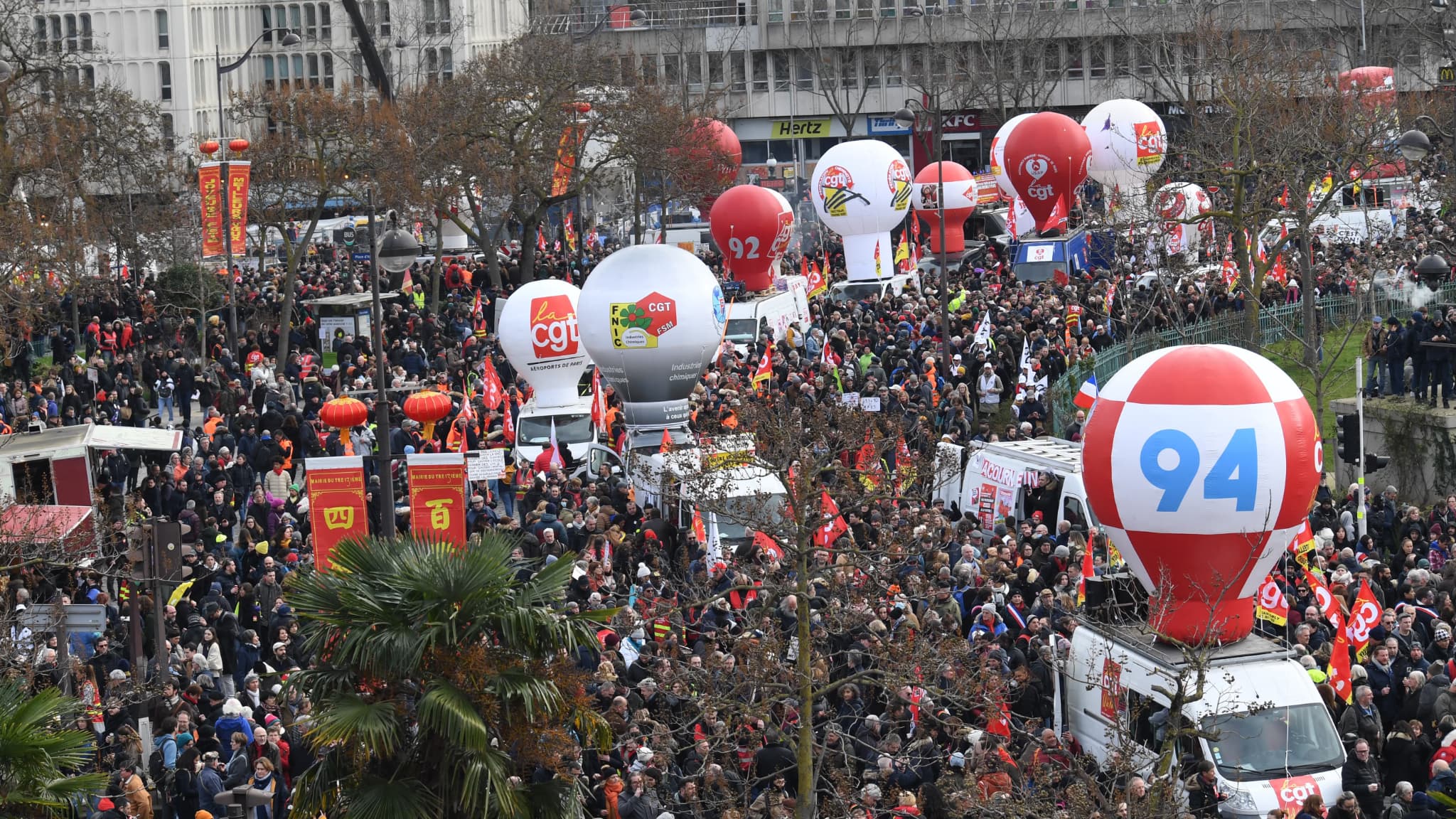 Le cortège parisien de la mobilisation contre la réforme des retraites prêt à s'élancer le mardi 31 janvier, place d'Italie.