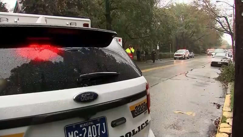 Une voiture de police à proximité de la synagogue de Pittsburgh