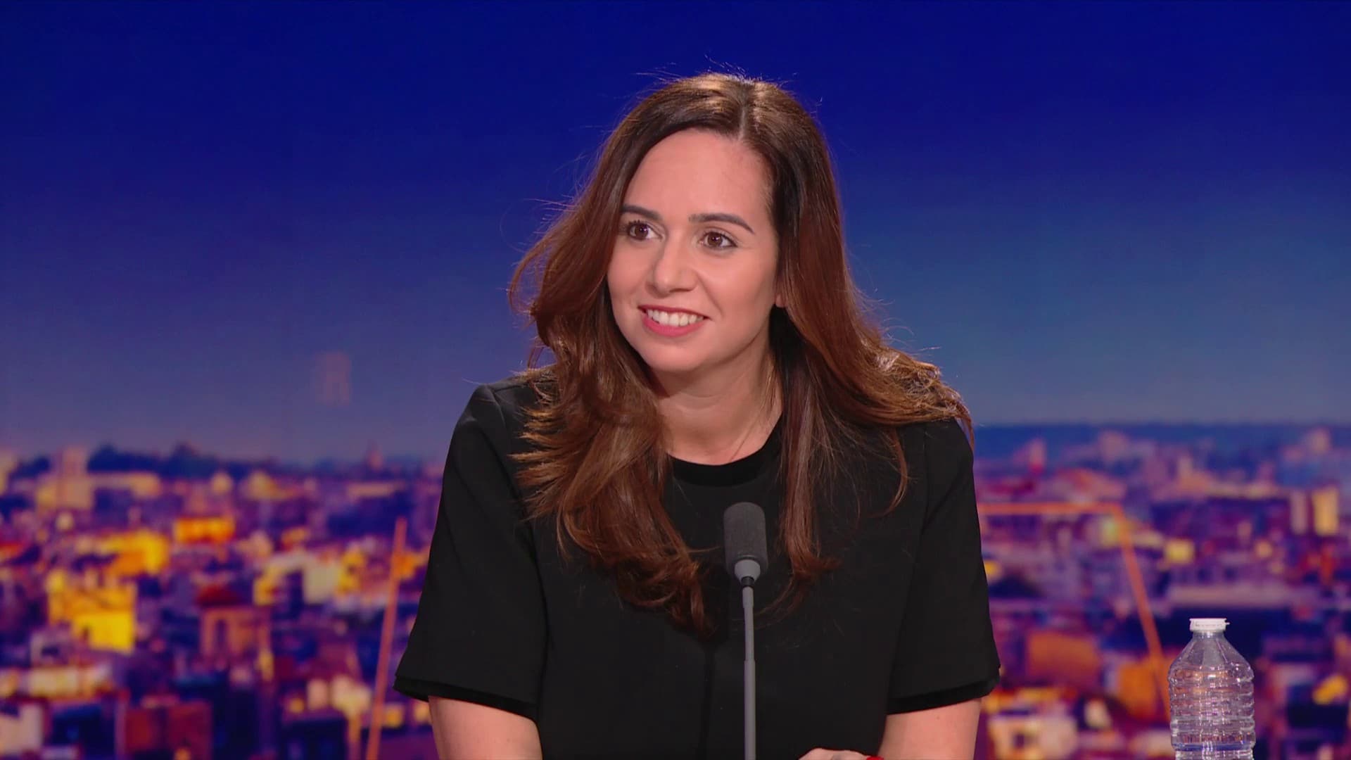 "Annuel, 52 euros": interrogée sur le prix du Pass Navigo sur BFMTV, Sarah Knafo plaide ensuite un "gros... Kép