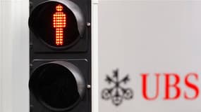 Le trader de la banque suisse UBS accusé d'avoir causé une perte estimée à deux milliards de dollars travaillait à la division "marchés d'actions" du bureau de Londres, selon le journal suisse NZZ. Un porte-parole d'UBS s'est borné à confirmer que la pers