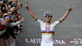 Tadej Pogacar a remporté son 3e succès sur les Strade Bianche, le 8 mars 2025.