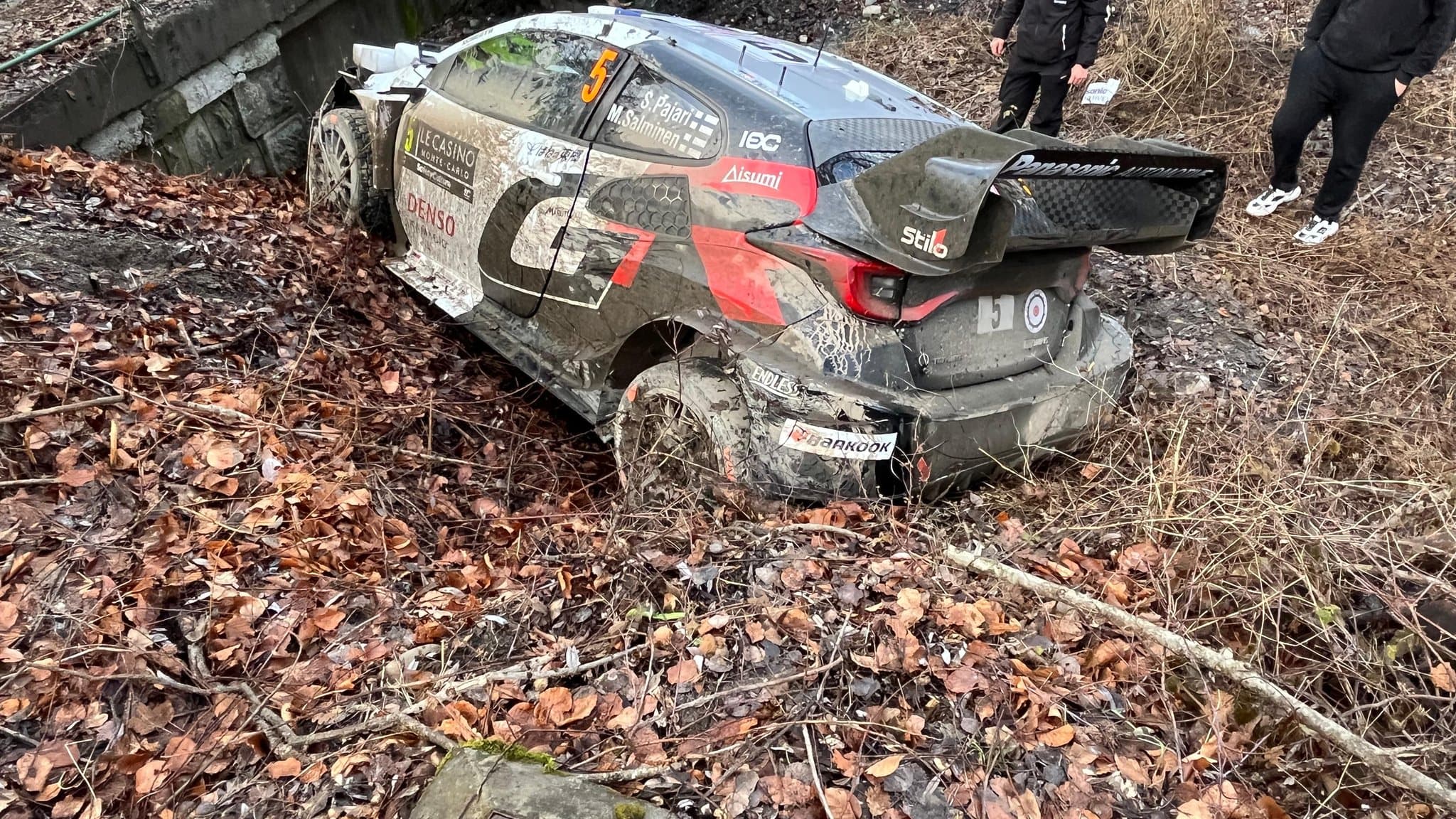La voiture de Sami Pajari est toujour sur place.
