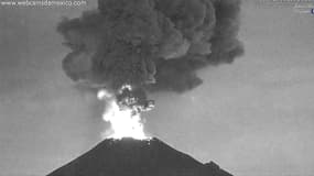 Mexique: les images du volcan Popocatepetl en éruption