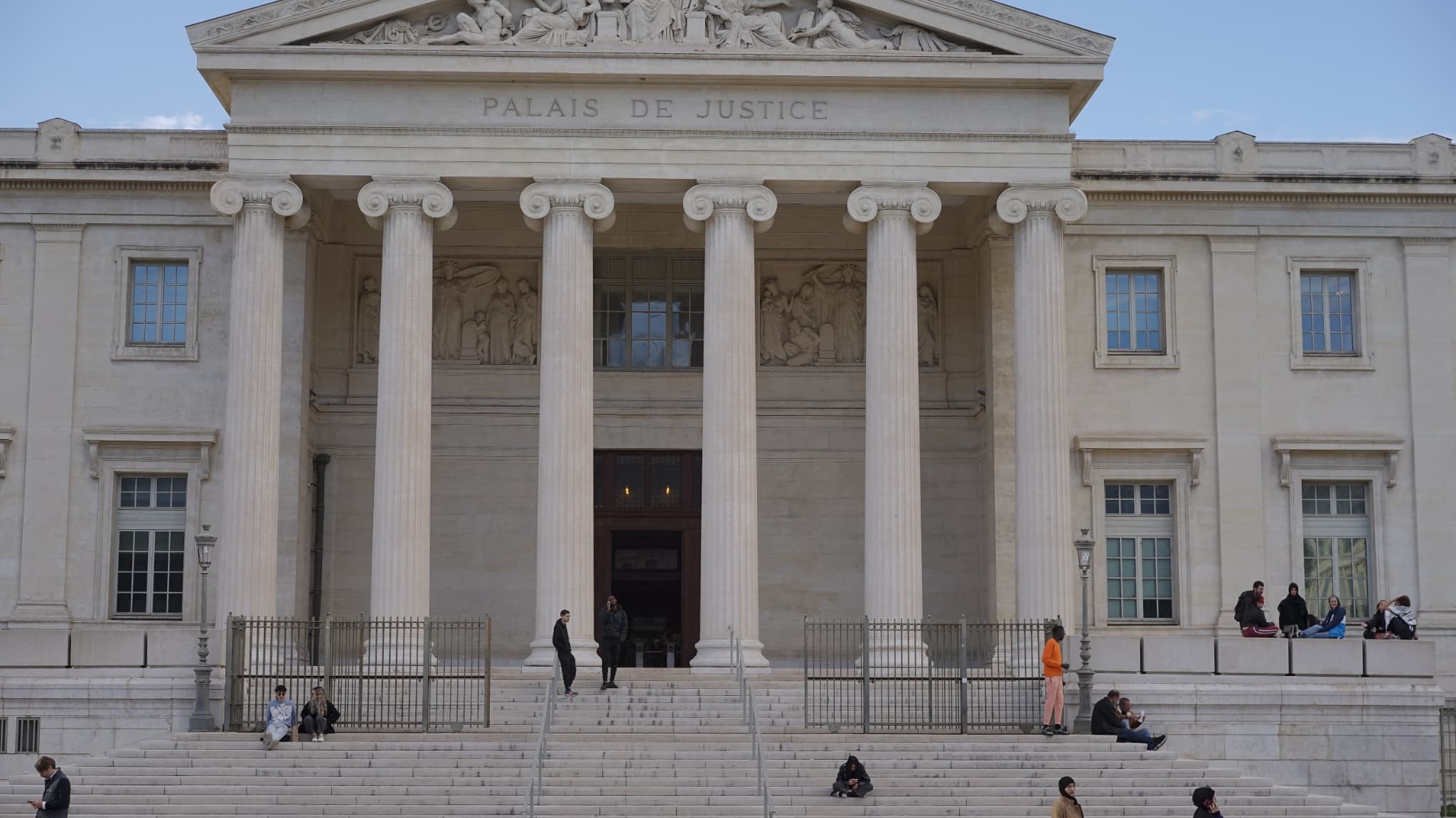UN MAGISTRAT DE MARSEILLE MIS EN EXAMEN APRÈS LA DÉCOUVERTE DU CORPS EN DÉCOMPOSITION DE SA MÈRE