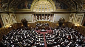 Les sénateurs français ont engagé lundi l'examen du projet de loi organique qui met en oeuvre le traité budgétaire européen et notamment la "règle d'or" interdisant les déficits publics. Le texte devrait être adopté sans souci mardi. /Photo d'archives/REU