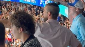 Michael Phelps célèbre la victoire de Léon Marchand sur 200m 4 nages, JO de Paris 2024, 2 août 2024