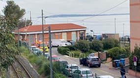 Les pompiers présentés à la gare de Cannes-La Bocca ce mercredi 24 janvier après un accident grave.