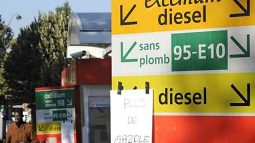 L’UFIP comptabilisait encore jeudi 20% de stations-service rencontrant des problèmes d’approvisionnement. Plusieurs cartes contributives, dont celle d’RMC, en dénombrent jusqu’à 30%.