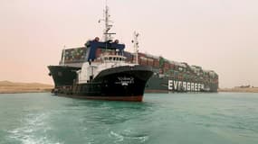 Le porte-conteneurs Ever Given, déporté par une rafale de vent, s'est échoué dans le Canal de Suez le 24 mars 2021
