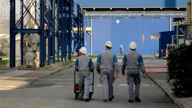 L'Insee confirme une croissance de 0,0% du produit intérieur brut de la France sur le deuxième trimestre 2012, analogue à celle des deux trimestres précédents. /Photo d'archives/REUTERS