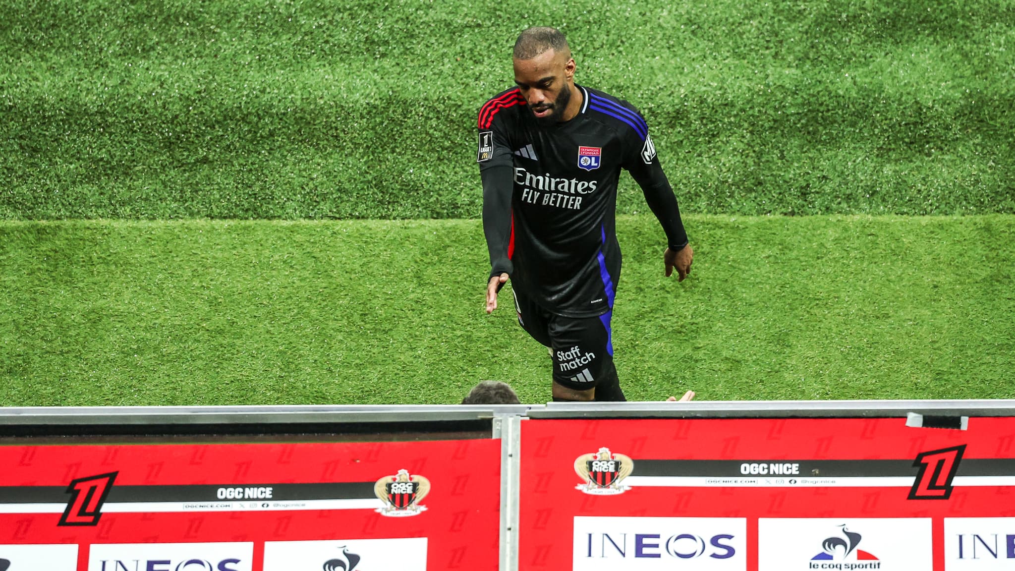 Alexandre Lacazette face à l'OGC Nice.