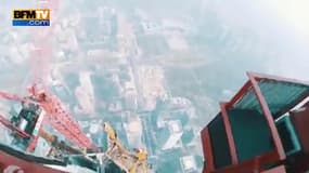 Deux Russes escaladent une tour de 660 mètres à Shenzhen (Chine)