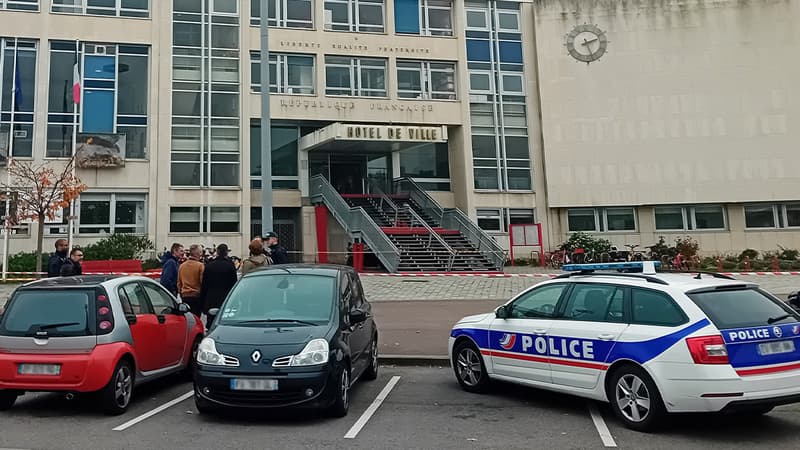 Sotteville-lès-Rouen: un obus de la Seconde guerre mondiale, emballé dans du papier kraft, fait évacuer la mairie