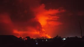 Le volcan Nyiragongo, surplombant Goma dans l'est de la République démocratique du Congo (RDC), est entré en éruption samedi soir