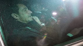 Nicolas Sarkozy à la sortie de son audition chez les juges bordelais, jeudi.