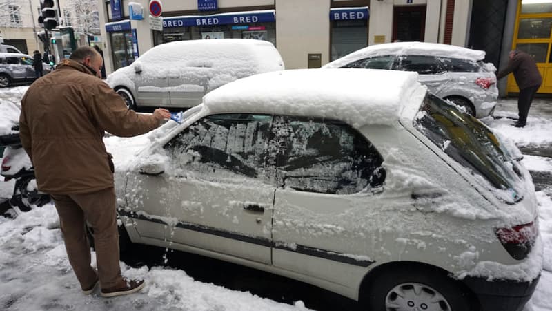 Des restrictions de circulation sont mises en place sur de nombreuses routes. - Gérard Julien - AFP