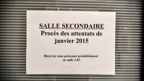 Une salle du tribunal judiciaire de Paris installée pour suivre le procès des attentats de janvier 2015.