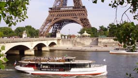 Bateau-mouche sur la Seine.