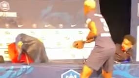 Kimpembe arrose Tuchel au champagne