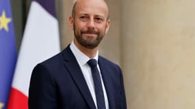 Le ministre de la Transformation et de la Fonction publiques Stanislas Guerini quitte le palais de l'Elysée après le Conseil des ministres le 20 juillet 2022 à Paris 
