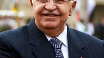 Le président syrien Bachar al Assad a accepté mardi la démission de son gouvernement mais a reconduit le Premier ministre sortant, Nadji Otari, au poste de chef du gouvernement par intérim. /Photo prise le 9 mars 2011/REUTERS/Raheb Homavandi