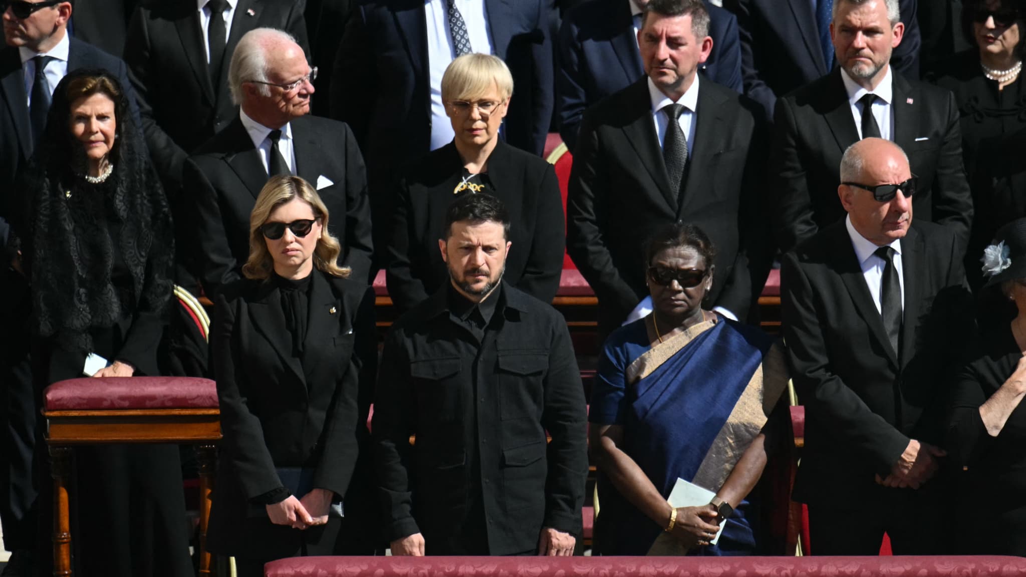 Voloydmyr Zelensky place Saint-Pierre le 26 avril 2025 aux obsèques du pape François