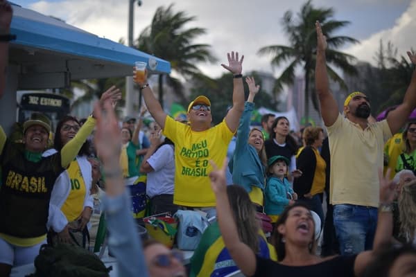 Des sympathisants de Jair Bolsonaro à Rio de Janeiro, ce dimanche 28 octobre. Des sympathisants de Jair Bolsonaro à Rio de Janeiro, ce dimanche 28 octobre.