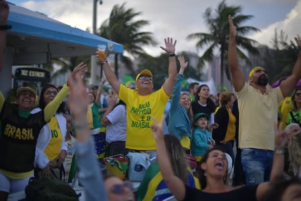 Des sympathisants de Jair Bolsonaro à Rio de Janeiro, ce dimanche 28 octobre.