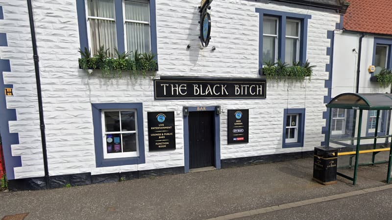 Royaume-Uni: malgré les protestations des riverains, un pub au nom jugé raciste va changer de nom