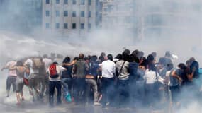 Des affrontements se sont produits samedi pour la deuxième journée consécutive à Istanbul entre plusieurs centaines de manifestants qui tentaient d'accéder à la place Taksim dans le centre de la ville et les forces de l'ordre qui ont fait usage de gaz lac