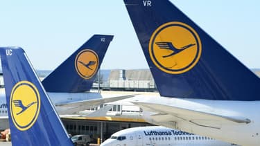 Des avions de la compagnie Lufthansa à l'aéroport de Francfort en mars 2020 