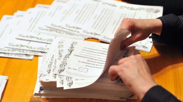 Décompte des bulletins de votes à Donetsk, le 11 mai 2014.