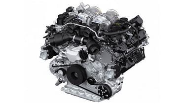 Nouveau moteur pour la future Panamera et le Cayenne. Mais pas de gros changement, le V8 reste la base.