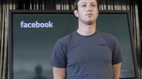 La revue américaine Time a décerné le titre de "Personnalité de l'année 2010" à Mark Zuckerberg, 26 ans, fondateur du réseau social sur internet Facebook. /Photo prise le 15 novembre 2010/REUTERS/Robert Galbraith