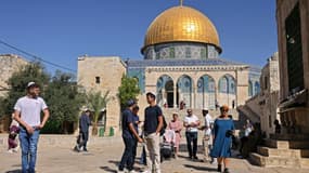 Un groupe de fidèles juifs visite l'esplanade des Mosquées à Jérusalem, le 7 octobre 2021 (photo d'illustration)