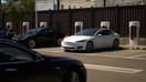 Aux Etats-Unis, des conducteurs de Tesla seraient victimes d'incivilités sur la route, assimilés par certains à la personnalité controversée d'Elon Musk.