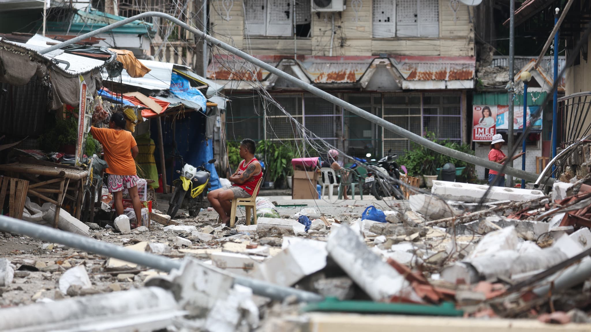 PRÈS DE 60 MORTS DANS L'ARCHIPEL DES PHILIPPINES APRÈS UN VIOLENT SÉISME DE MAGNITUDE 6,9