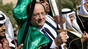 François Hollande a manié le sabre en Arabie Saoudite, l'occasion de se fendre d'une plaisanterie dans une visite protocolaire.