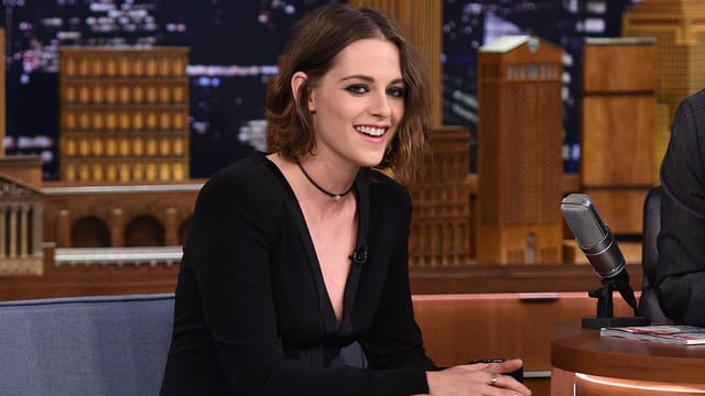 Kristen Stewart sur le plateau du Tonight Show de Jimmy Fallon en août 2015