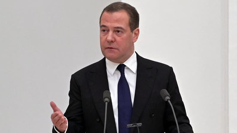 Guerre en Ukraine: Medvedev assure que la Russie accélère la production des armes 