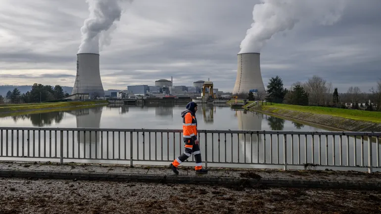 https://images.bfmtv.com/5qLoJzRA7odFm0XhTABF5KuTLkc=/0x104:2048x1256/770x0/images/la-centrale-nucleaire-de-Golfech-1938899.webp