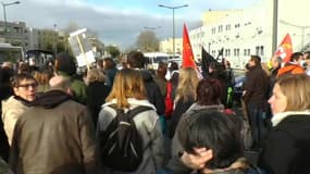 Les syndicats et le personnel de santé attendent Emmanuel Macron de pied ferme à Rouen
