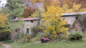 Lucien André, vivait en ermite dans une maison située juste à côté de l'abbaye de Notre-Dame de Lure, à Saint-Étienne-les-Orgues (Alpes-de-Haute-Provence).