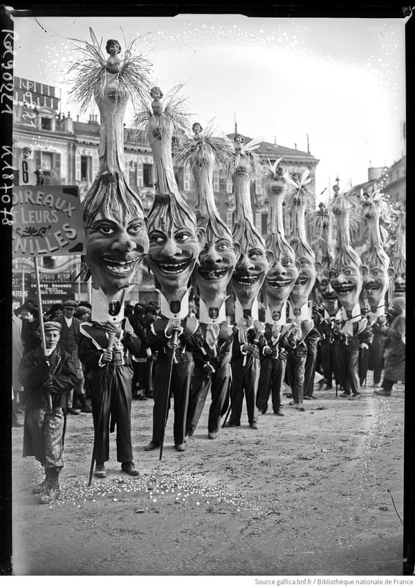 Des carnavaliers habillés en "poireaux et leurs chenilles", lors de l'édition de 1924.