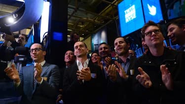 Depuis la démission de Dick Costolo (à gauche), l'intérim est assuré par Jack Dorsey (2ème en partant de la gauche), également patron de Square.