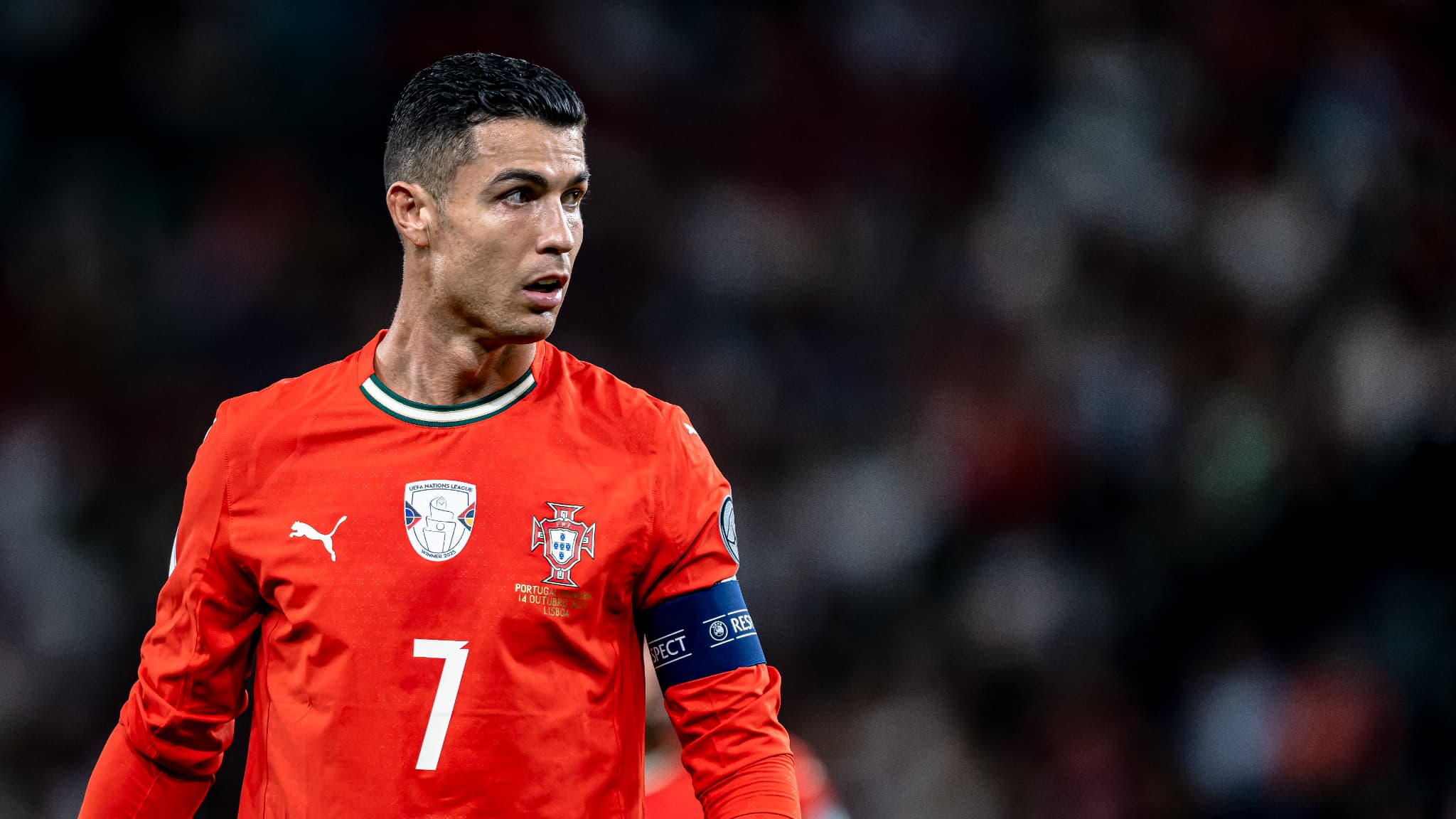 https://images.bfmtv.com/5rP-SEJxykeJi5ILRSscdFcDoCg=/0x106:2048x1258/images/Cristiano-Ronaldo-avec-le-Portugal-en-octobre-2025-2169117.jpg