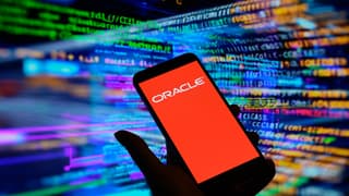 Le logo Oracle apparaît sur un téléphone portable.