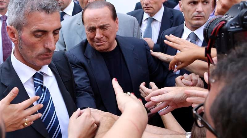 A Rome, manifestation des partisans de Silvio Berlusconi qui protestent contre la confirmation par la Cour de cassation de la peine de quatre de prison ferme infligée à l'ancien président du Conseil italien pour fraude fiscale. /Photo prise le 4 août 2013